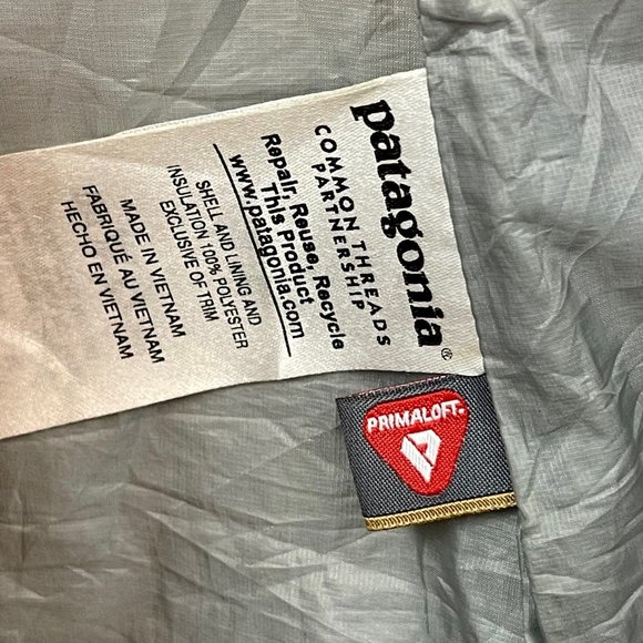 Patagonia Women's Silver Quilted Puffer Jacket - Picture 8 of 12